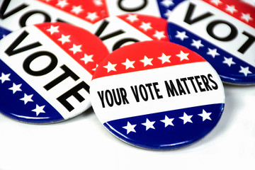 collection of election campaign vote pins on white - obrazy, fototapety, plakaty