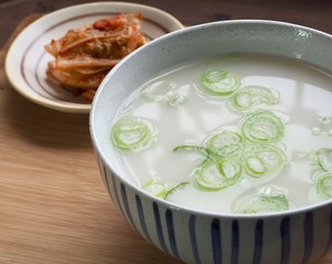 한국의 음식 사골국물과 김치 