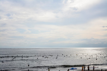 Fototapeta na wymiar 神奈川県藤沢市江ノ島で見た午後の海水浴場