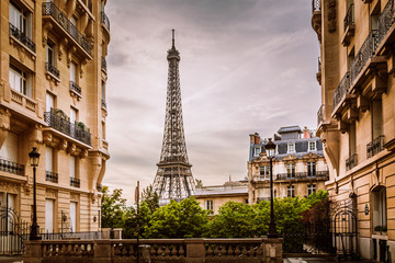 Fototapeta na wymiar Eiffel Tower view from a residential corner in Paris, France