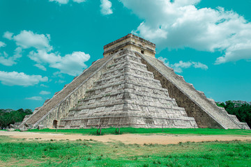 Fototapeta na wymiar Piramide Chichen Itza, Yucatan Mexico