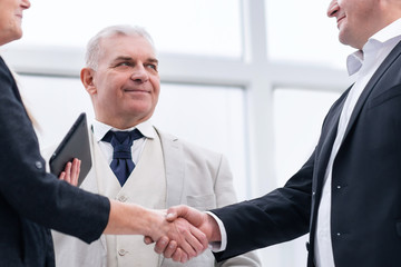 business people shaking hands when meeting in the office.
