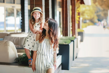 Mom brunette m summer Cafe little daughter.