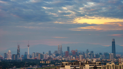 Obraz premium Panorama view of Kuala Lumpur city in the evening.