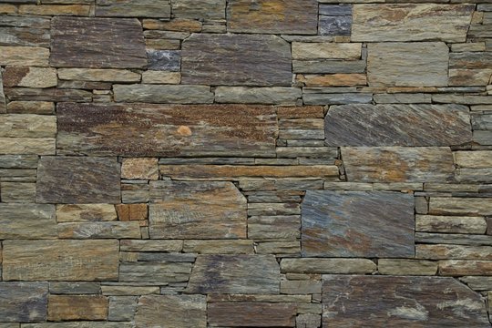 Textura de parede de xisto com junta seca, em Tr&aacute;s-os-Montes