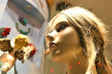 金髪女性のマネキン