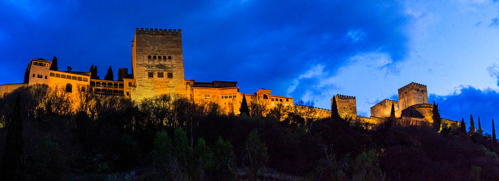 Abendstimmung an der Alhambra in Granada, Spanien