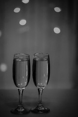 Two glasses of pink champagne for the couple.