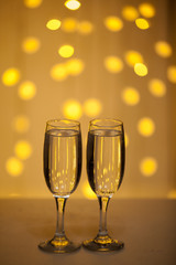 Two glasses of pink champagne for the couple.
