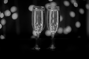 Two glasses of pink champagne for the couple.