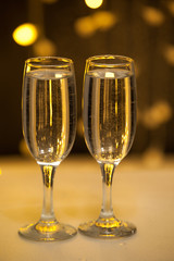 Two glasses of pink champagne for the couple.