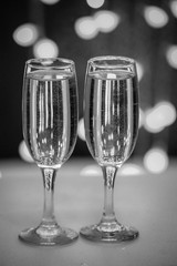 Two glasses of pink champagne for the couple.