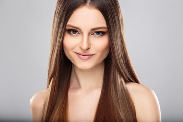 Obraz na płótnie Canvas Young woman with beautiful healthy long hair and natural make up. Fashion beauty portrait