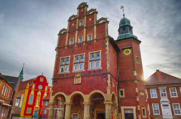 Obraz premium Historischer Marktplatz in Meppen mit Rathaus