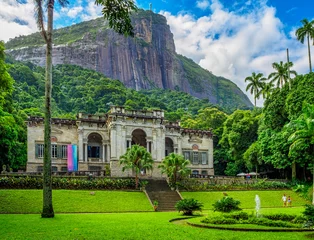 Papier Peint photo Rio de Janeiro Parque Enrique Lage (Park Lage) est un parc public situé dans le quartier Jardim Botanico au pied du Corcovado à Rio de Janeiro, au Brésil.