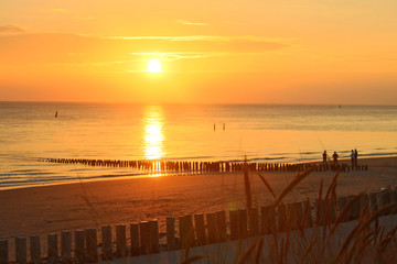 Fototapeta na wymiar Zoutelande Strand Sonnenuntergang