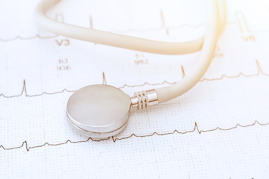 Electrocardiograph Зображення — огляд 20,191 Стокові фото, векторні ...