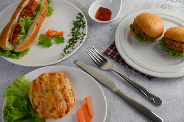 Appetizers of bread with hotdog and hamburgers