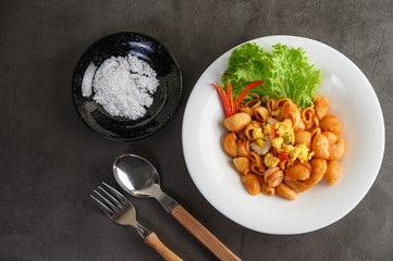 Stir fried macaroni with tomato sauce