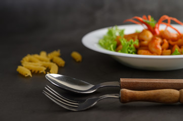 Stir fried macaroni with tomato sauce and pork