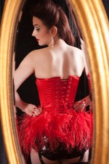 Fototapeta premium Showgirl reflected in mirror