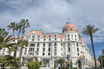 Fototapeta na wymiar Famous Negresco hotel by Promenade des Anglais in Nice