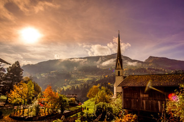 Fototapeta premium Südtiroler Dorf in Herbststimmung