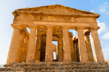 Obraz premium The Temple of Concordia is an ancient Greek temple in the Valley of Temples in Agrigento