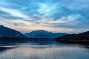 Fototapeta premium lake and mountains