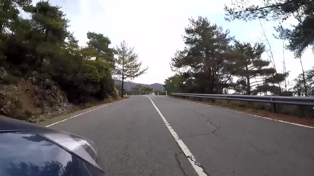 Timelapse wjazd pod g&oacute;rę drogą asfaltową Troodos Cypr