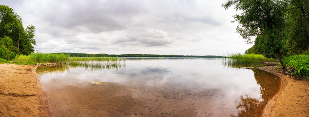 Panoramic view of the lakeshore on a cloudy day.