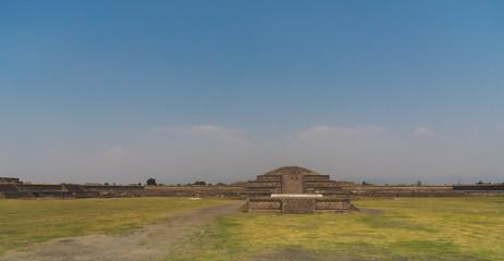 Obraz premium Teotihuacan, Mexico -May 2019 The city and the archaeological site covers a total surface area of 83 square kilometres, is most visited archaeological site in Mexico, UNESCO World Heritage Site