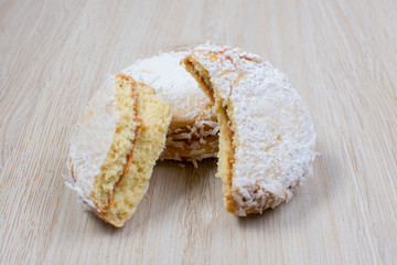 small alfajores with arequipe and coconut