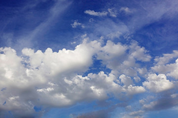 Fototapeta na wymiar blue sky with fluffy white clouds