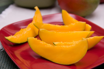 Fototapeta na wymiar fresh mango slices