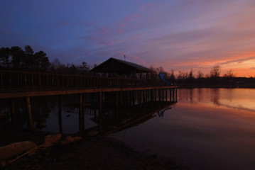 Obraz premium Sunrise at Lake Weiss near Cedar Bluff, Alabama