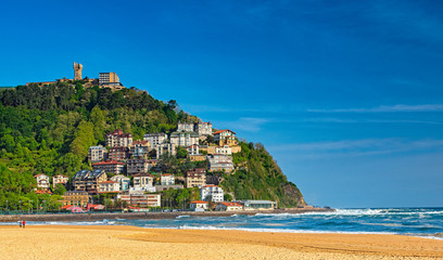 Fototapeta premium Nice beach with houses in San Sebastian, Spain
