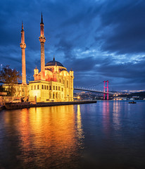 Fototapeta na wymiar Amazing sunrise at ortakoy mosque in Istanbul, Turkey