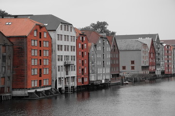 Naklejka premium Häuser an der Nidelva in Trondheim