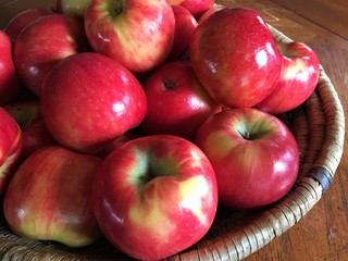 Red apples (Honeycrisp)