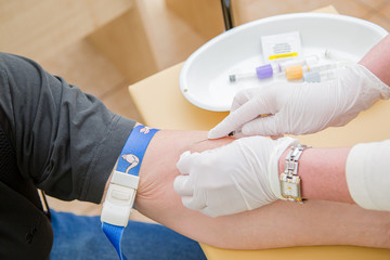 Obraz premium Nurse collecting a blood from a patient.