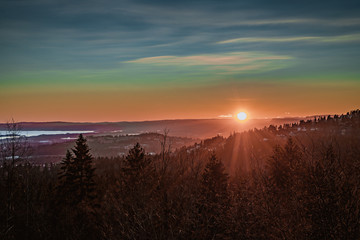 Zachód słońca nad Oslo stolicą Norwegii widok na Oslofjord - obrazy, fototapety, plakaty
