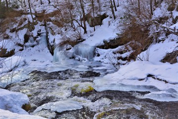 Fototapeta na wymiar Frozen river in winter