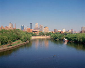 Fototapeta na wymiar Minneapolis and the Mississippi River