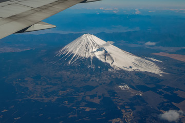 春3月初旬、飛行機から富士山を一望