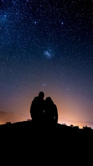 Naklejka na ściany i meble NIGHT COUPLE LOOKING AT THE STARS