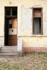 Fototapeta na wymiar Details of an abandoned old building