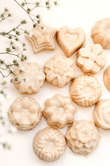 Raw handmade sweets. Healthy low-calorie sweets for vegetarians.