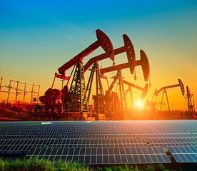 Oil pump with solar panels