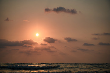 Obraz premium Beautiful sunset above sea.